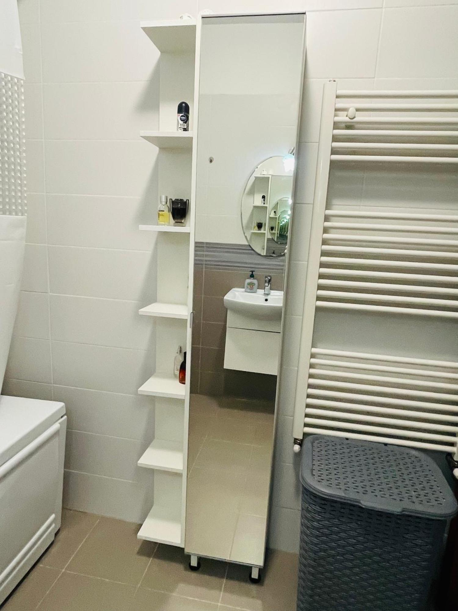 Cozy Apartment With Free Parking Cluj-Napoca Exterior photo